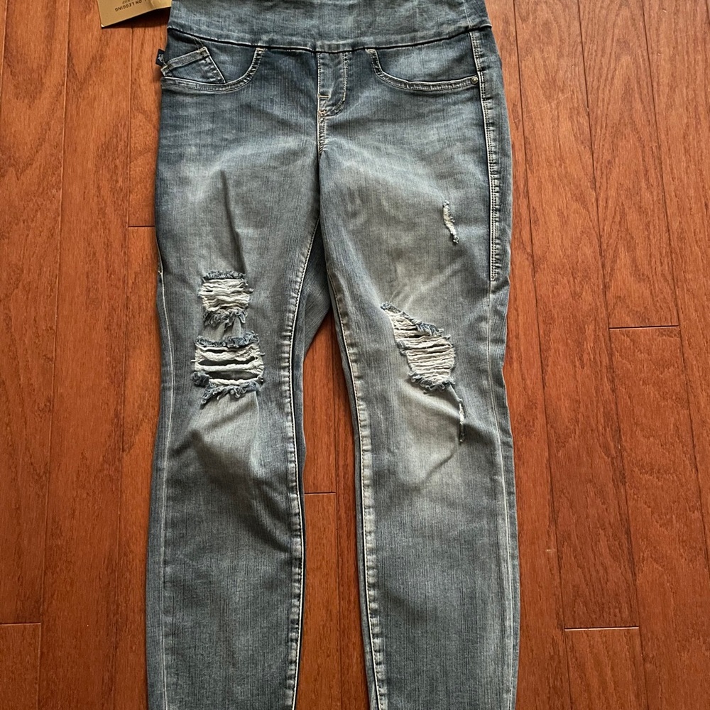 Nwt rock and republic fever pull on crops size 6